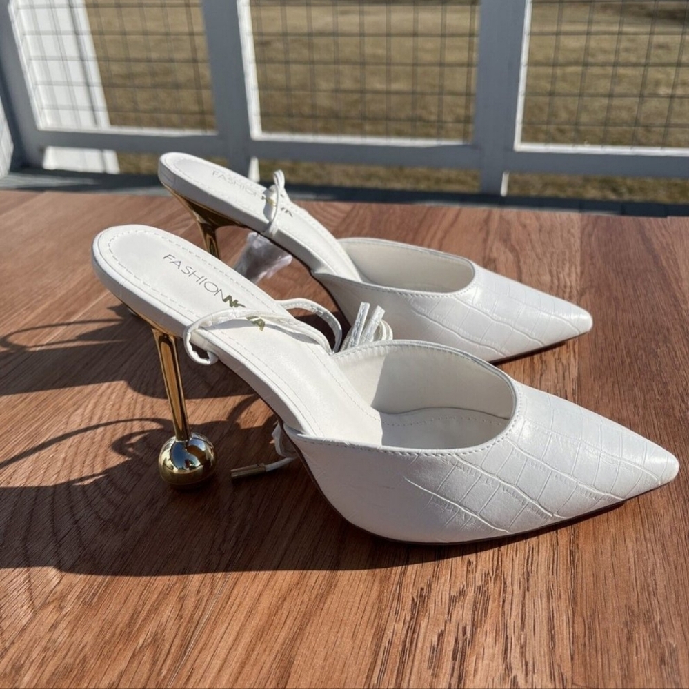 Fashion Nova Rosala White Wrap Up  Ankle with Gold Heel Women's Size 8.5  NWT - Picture 7 of 7